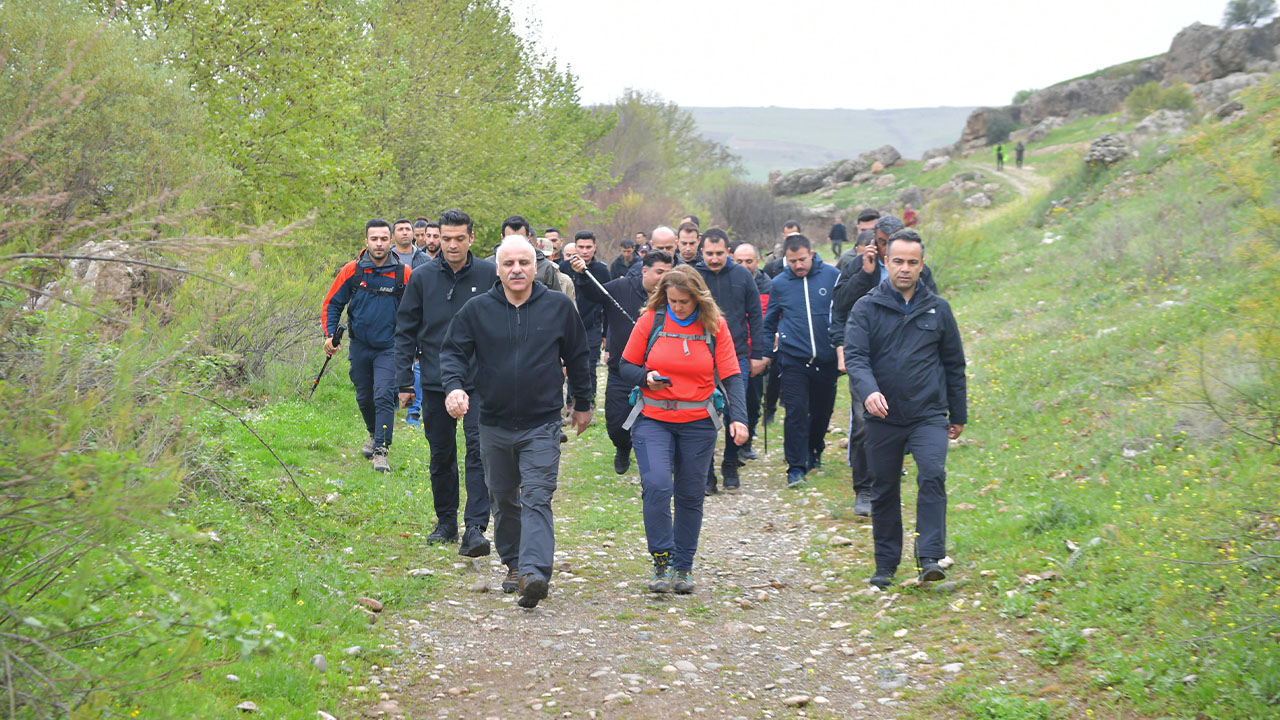 Diyarbakır Valisi ‘Kral Yolu’nda yürüdü