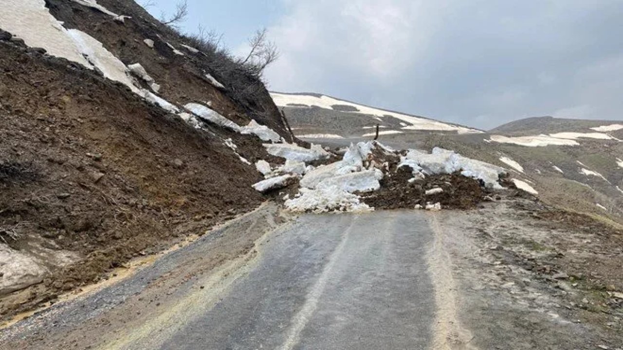 Muş'ta heyelan nedeniyle kapanan köy yolu ulaşıma açıldı
