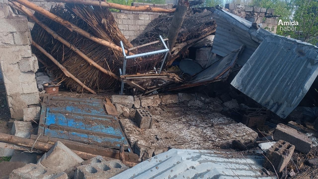 Iğdır'da sağanak yağış ev deposu yıktı