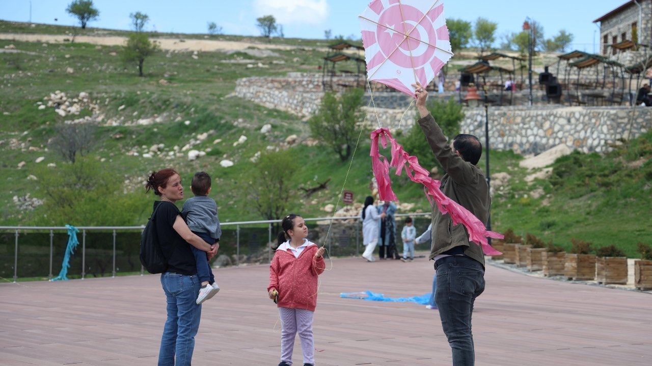 Elazığ’da uçurtma şenliği düzenlendi