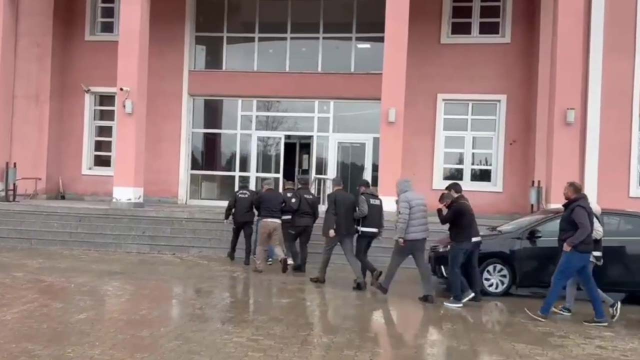 Ağrı'da motorlu taşıtlar sınavında kopya operasyonu: 8 kişi gözaltına alındı