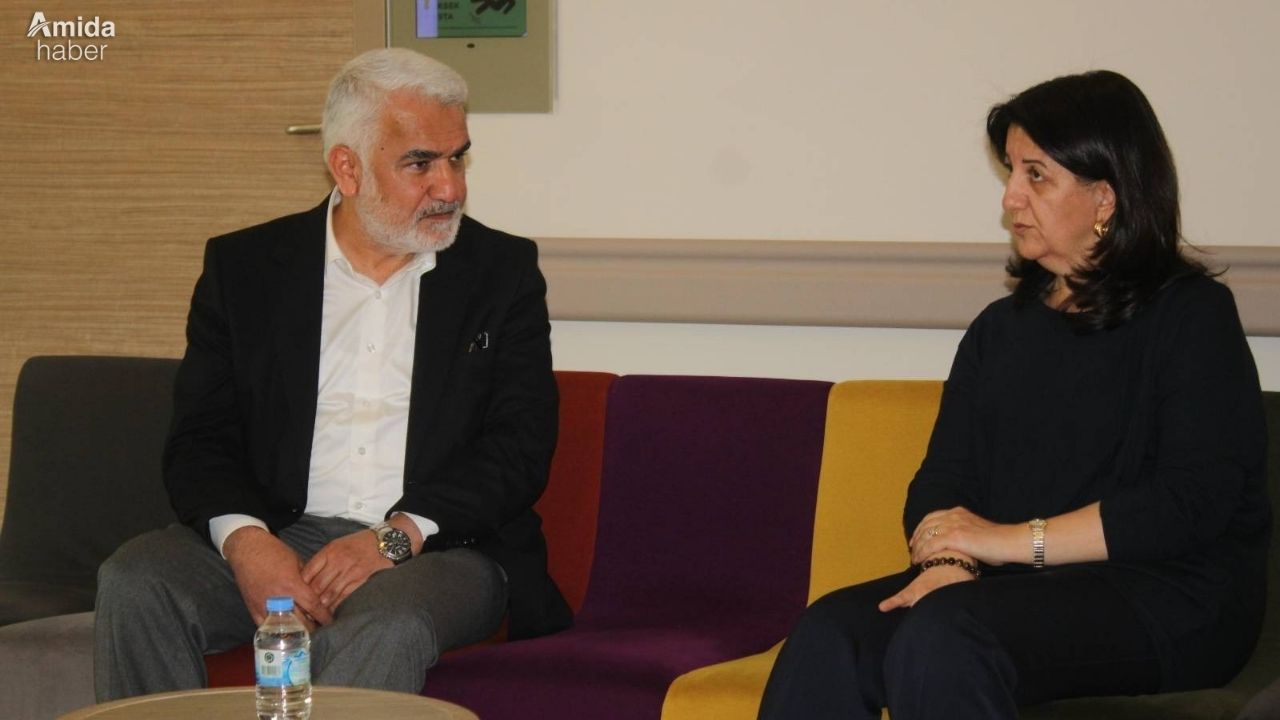 HÜDA PAR lideri Yapıcıoğlu, Önder’i hastanede ziyaret etti