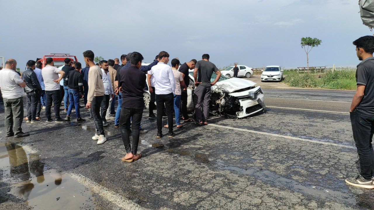 Şanlıurfa'da minibüs ile otomobil çarpıştı: 5 yaralı