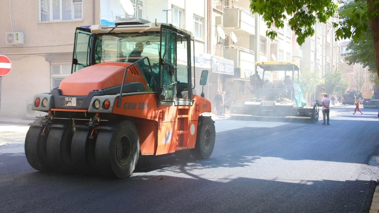 Elazığ’da asfaltlama çalışmaları devam ediyor