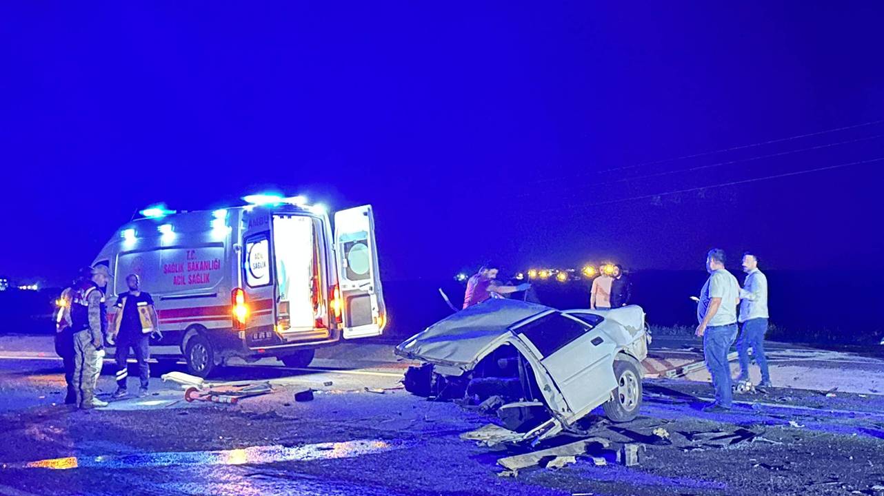 Diyarbakır yolunda tır otomobili biçti: 1 ölü, 1 yaralı