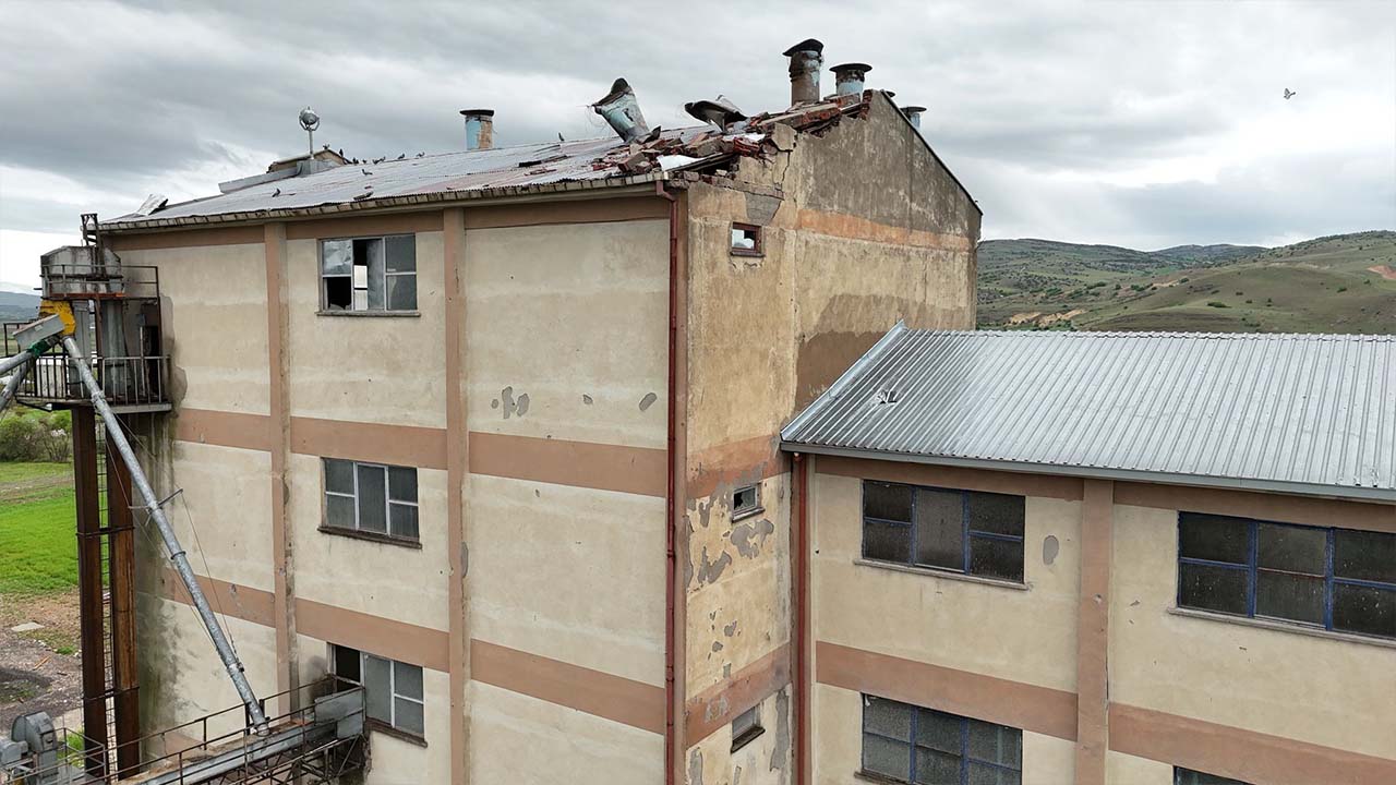 Tunceli’nin un fabrikası, fırtınadan zarar gördü