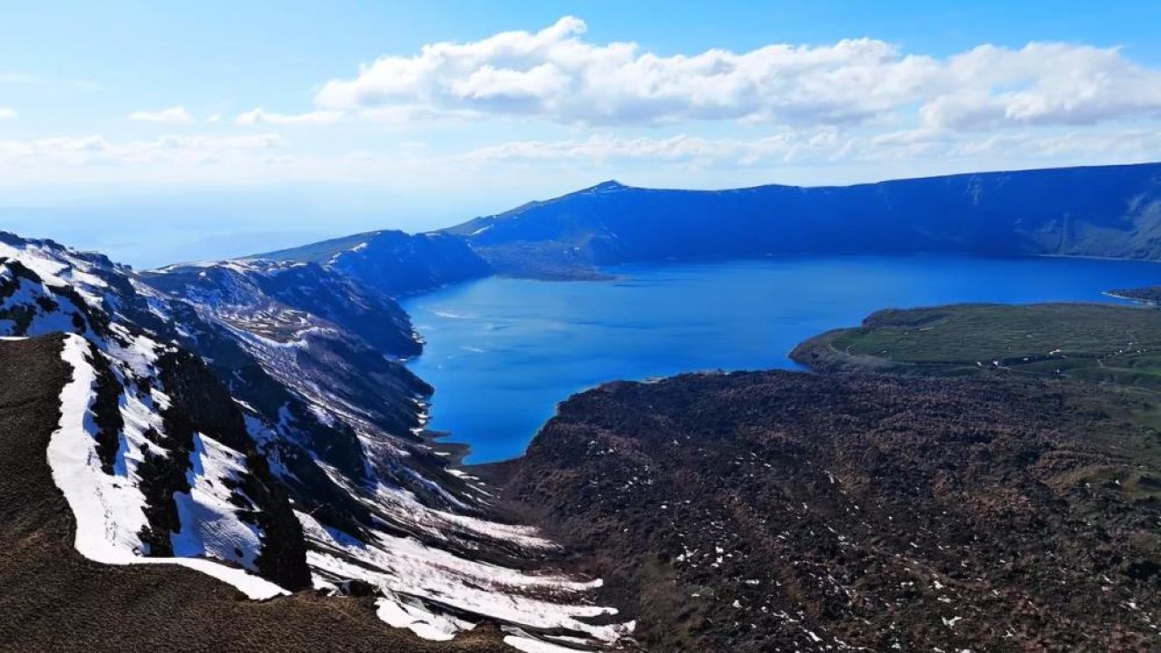Nemrut Krater Gölü havadan görüntülendi
