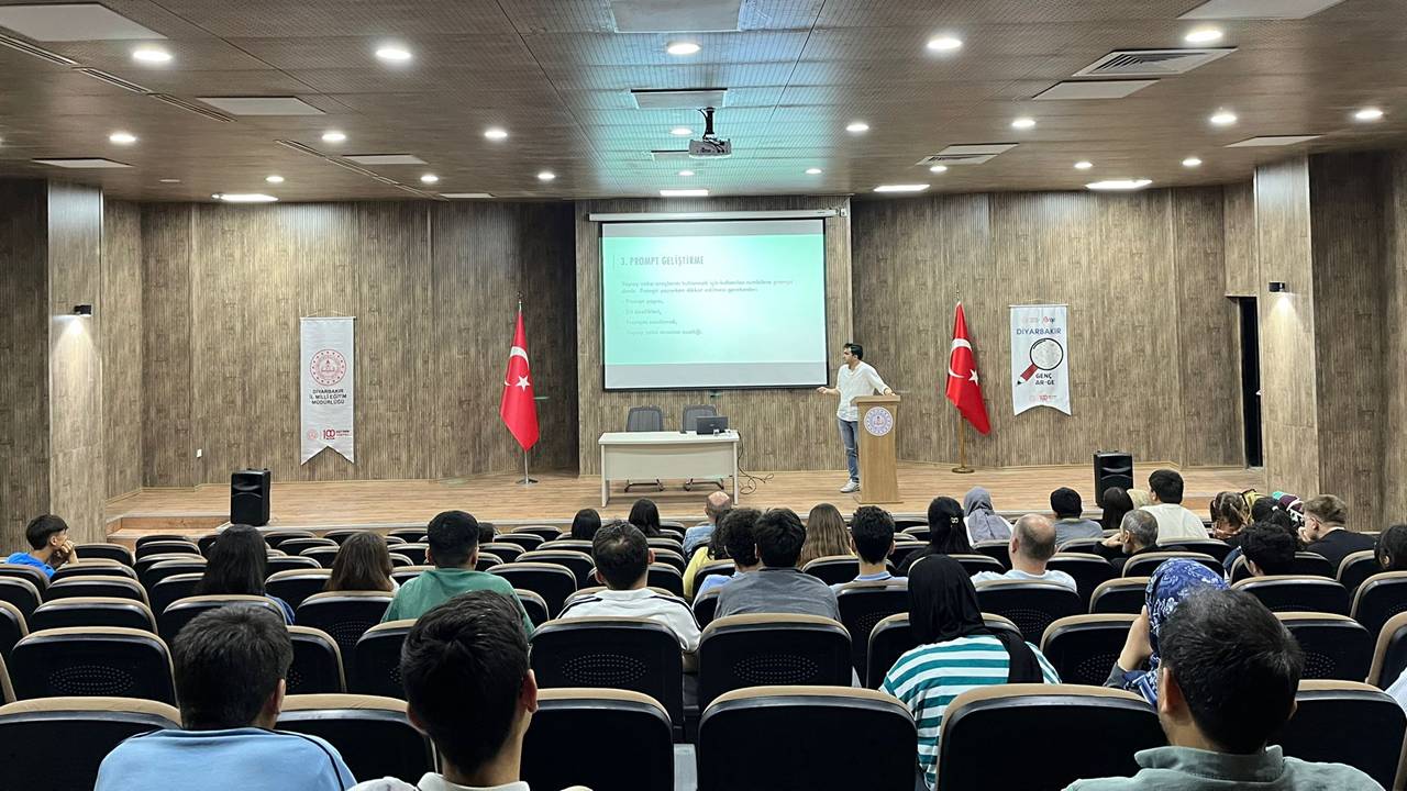 Diyarbakır’daki gençlere yapay zeka proje eğitimi