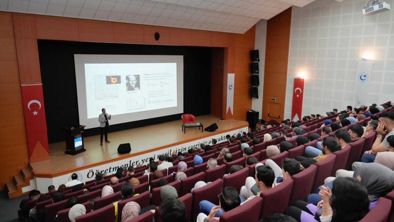 Adıyaman'da "Kuantum çağına doğru" başlıklı konferans düzenlendi