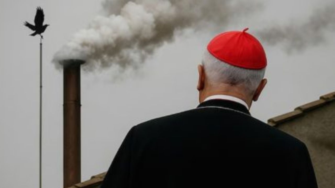 Yeni Papa seçildi: Vatikan’dan beyaz duman yükseldi