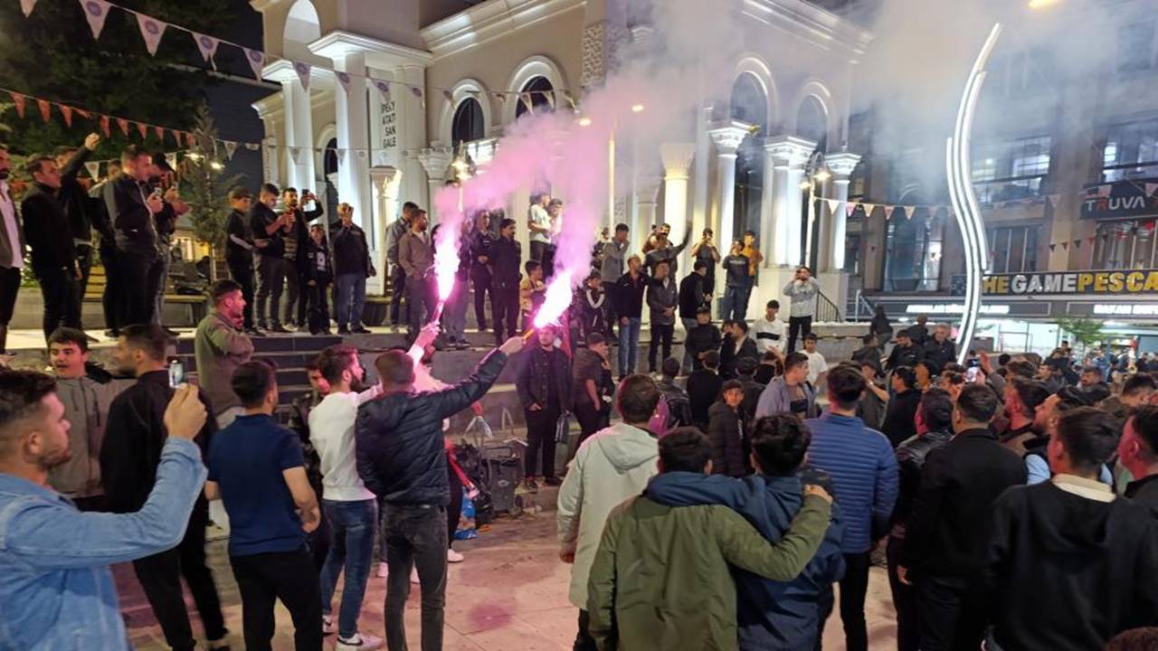 Taraftar Vanspor galbiyetini büyük coşkuyla kutladı