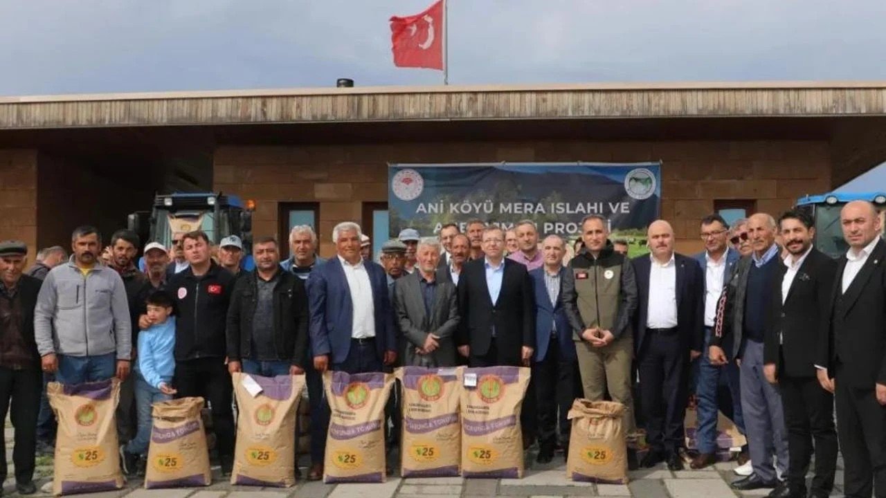 Kars’ta çiftçilere 60 ton ücretsiz tohum dağıtıldı