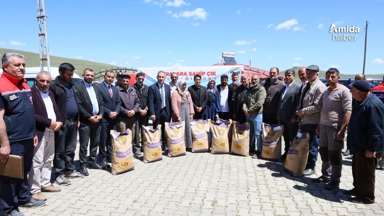 Kars’ta korunga tohumu dağıtıldı