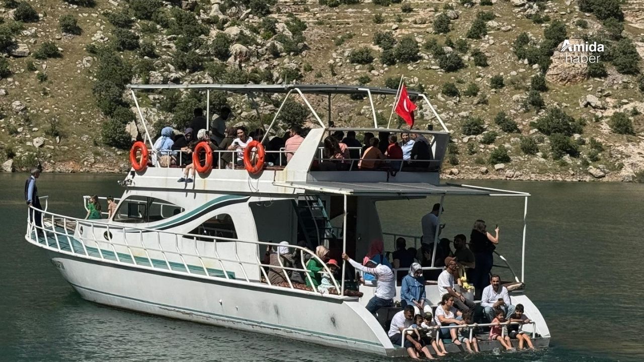 Diyarbakır Vakıflar Bölge Müdürlüğünden 120 çocuk için gezi etkinliği