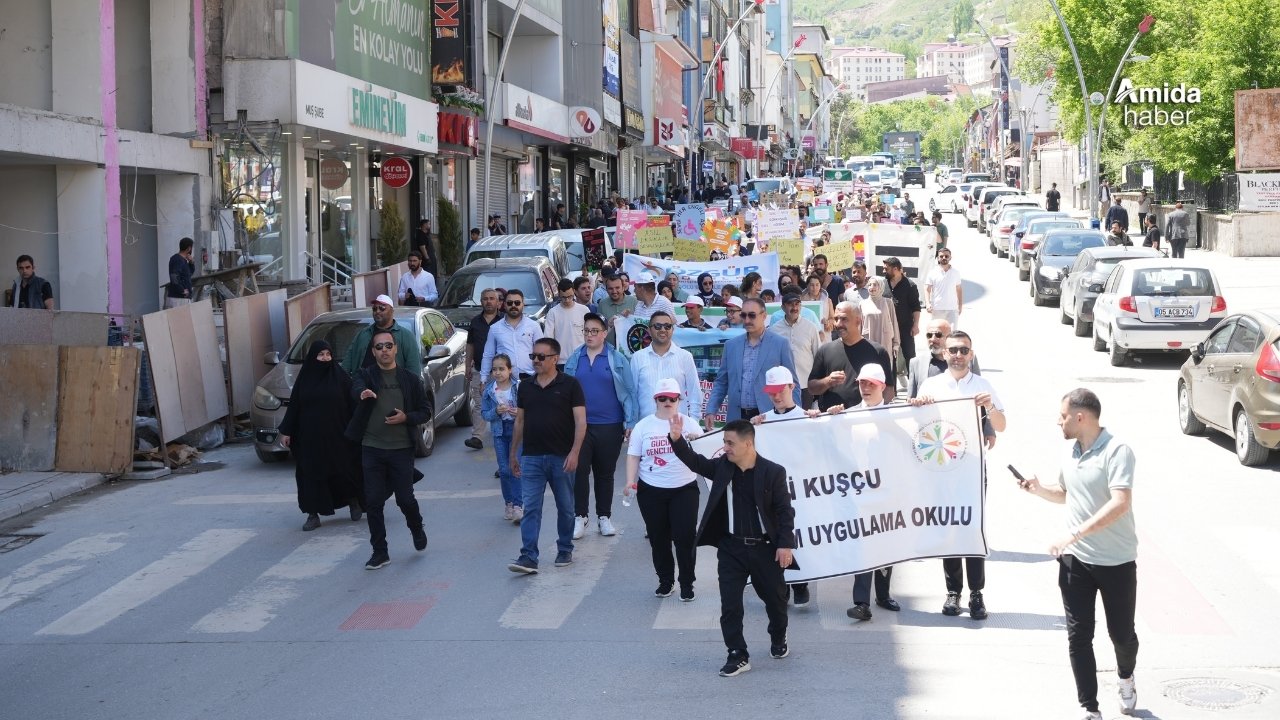 Muş’ta özel bireyler için farkındalık yürüyüşü yapıldı