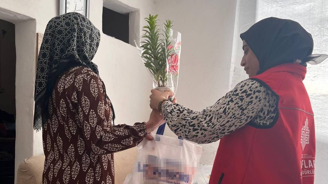 Diyarbakır’da yetim çocukların annelerine ziyaret