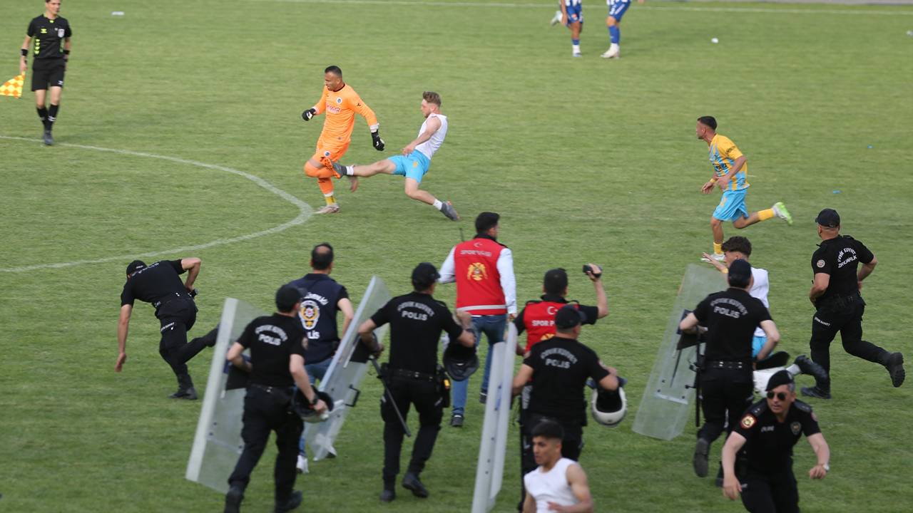 Siirt'te saha karıştı: Polis müdahele etti