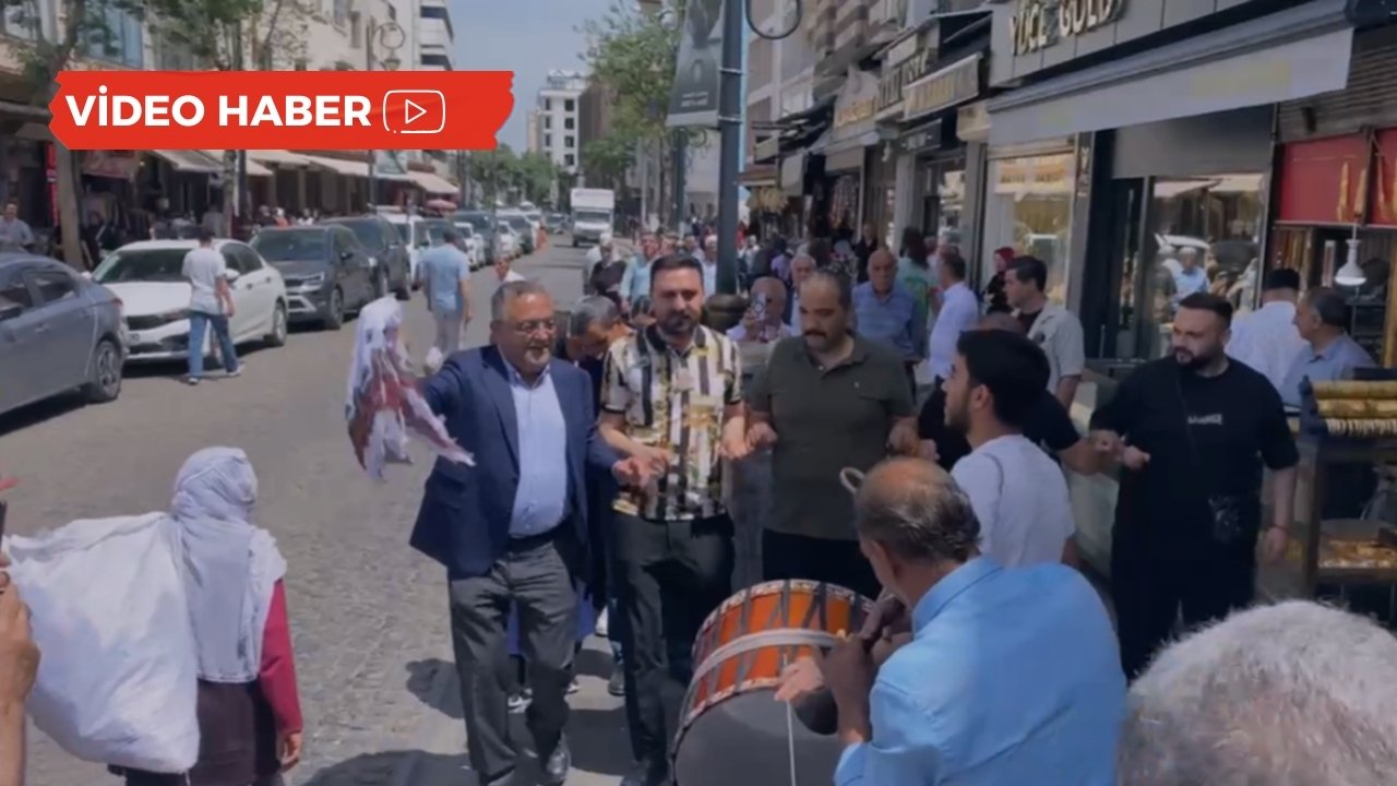 Diyarbakır’da barış halayı: CHP’li vekil başı çekti