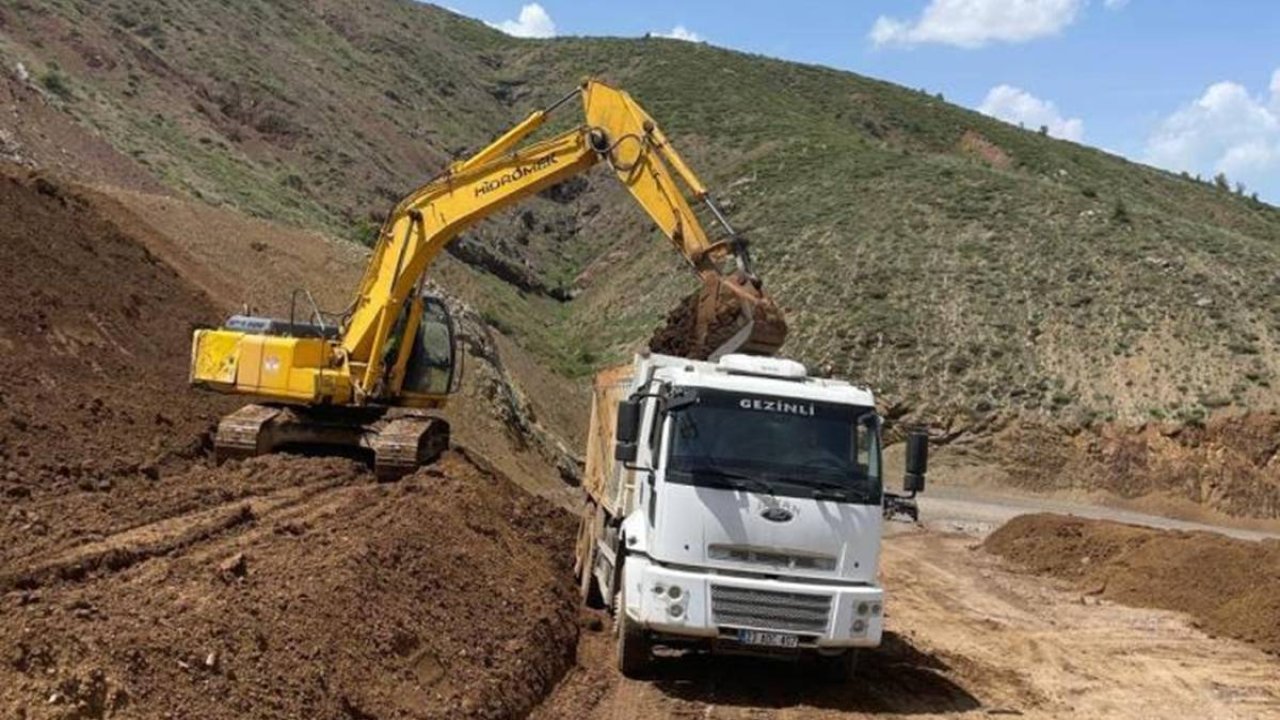 Elazığ’da selden hasar göre yollar için ekipler harekete geçti