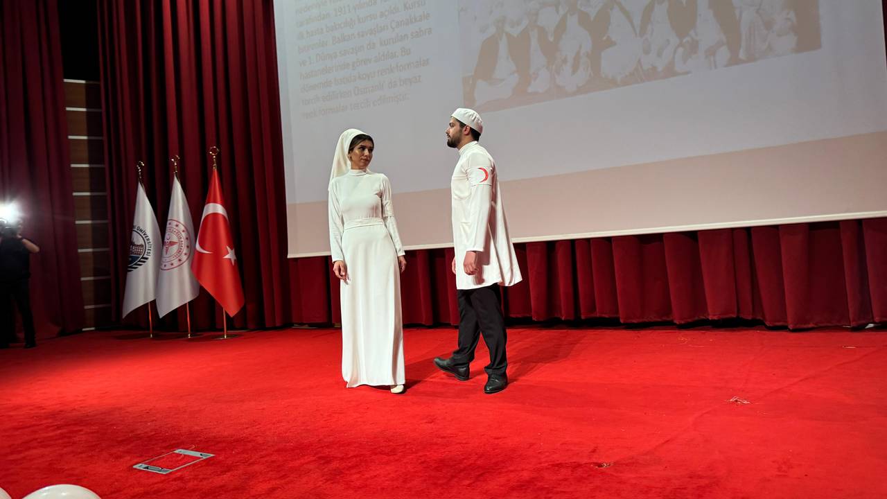 Diyarbakır'da yılın hemşiresi seçildi