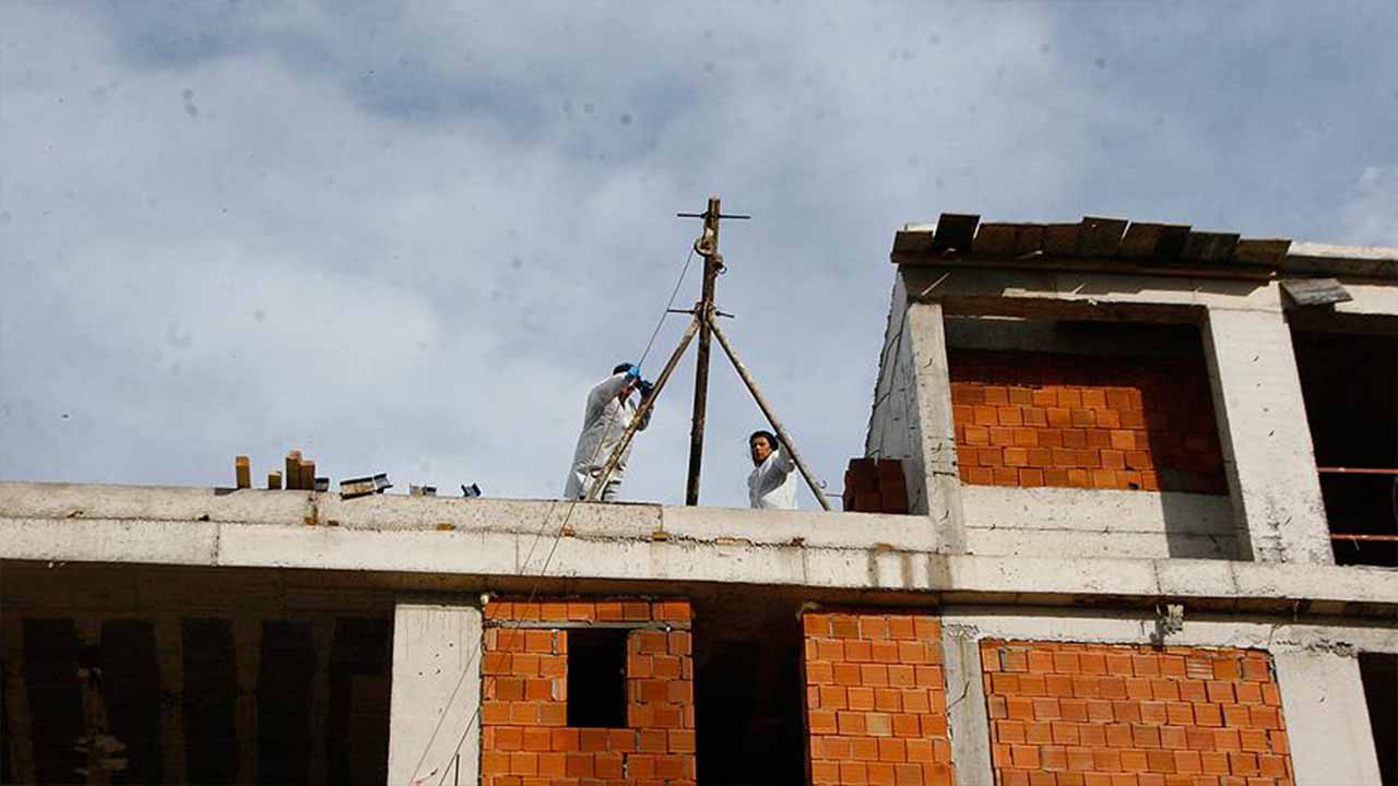 Şanlıurfa'da inşaattan düşen işçi yaşamını yitirdi