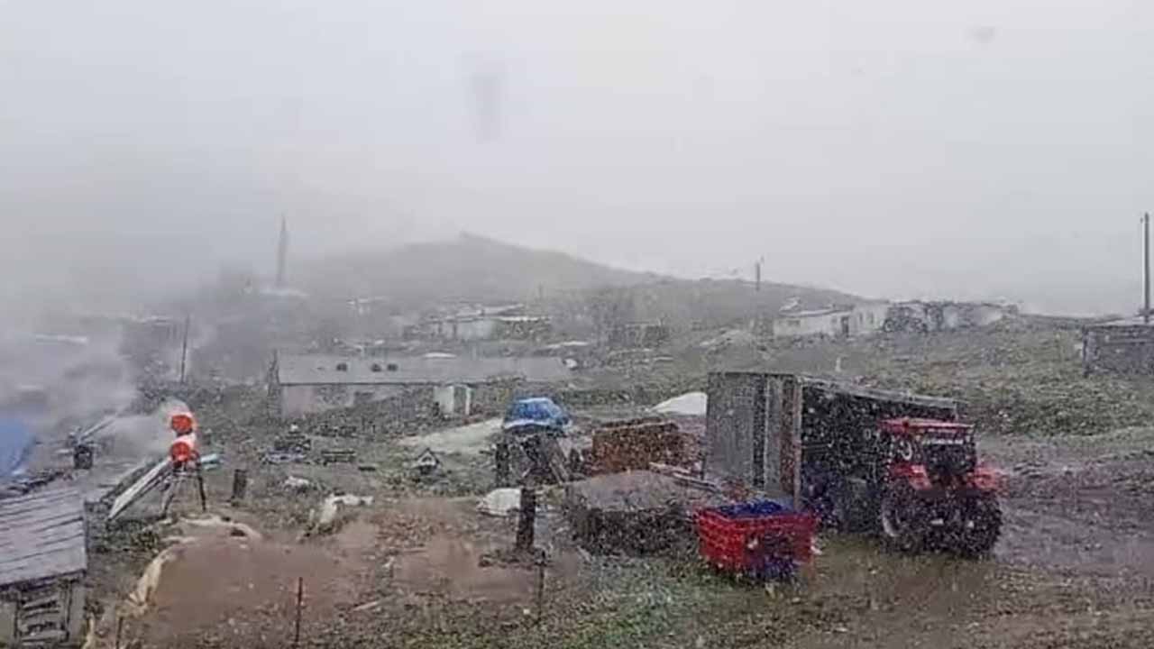 Kars'ta Mayıs ayında kar sürprizi