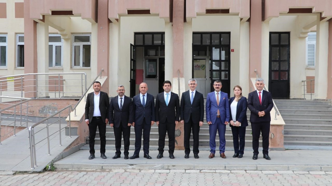 Milli Eğitim Bakan Yardımcısı Yılmaz Hakkari'de