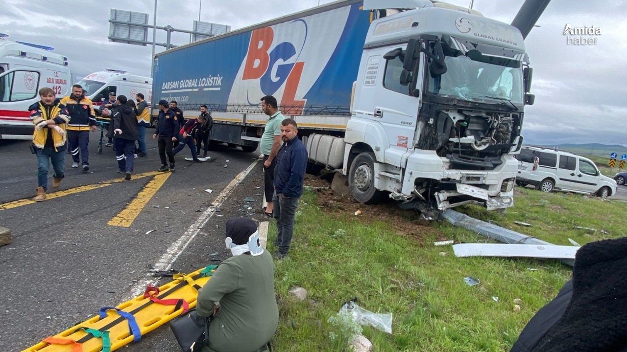Kars’ta trafik kazası: 2’si ağır 4 kişi yaralandı