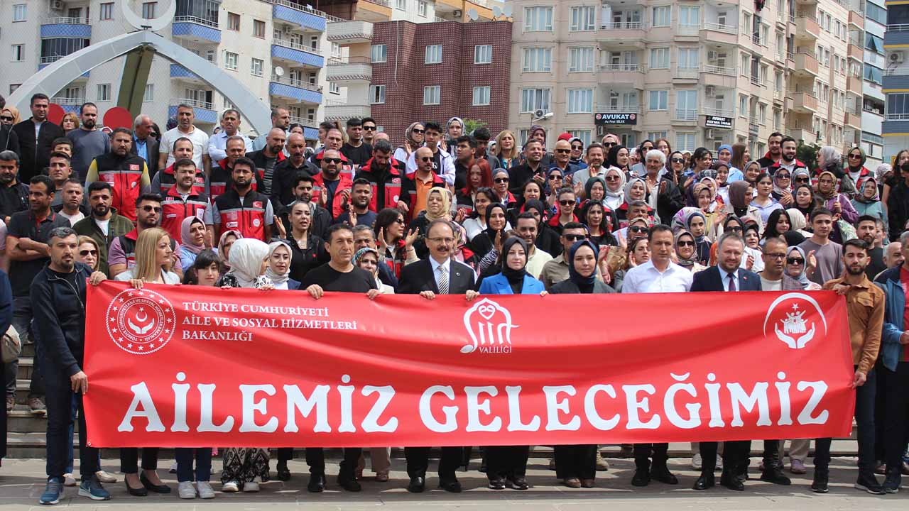 Siirt'te ‘Ailemiz Geleceğimiz' yürüyüşü yapıldı