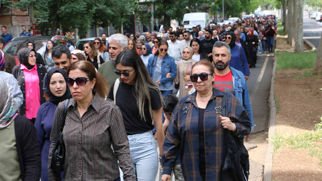 Diyarbakır'da 'Uluslararası Aile Günü'nde kortej yürüyüşü yapıldı
