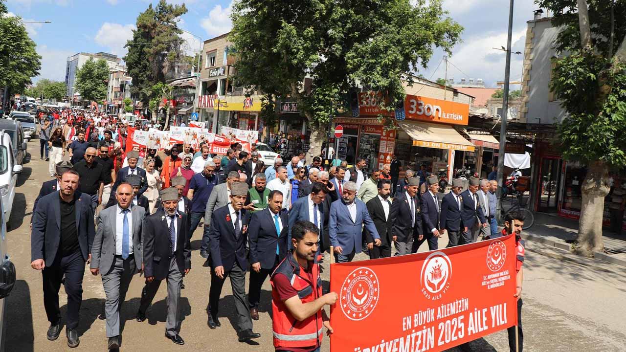 Adıyaman'da ‘Aile Haftası’ kapsamında yürüyüş yapıldı