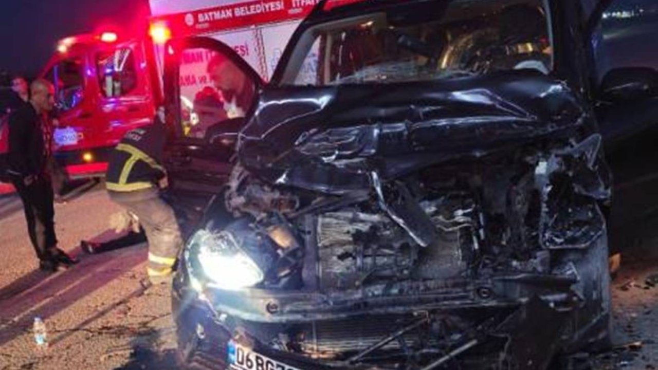 Otomobil ile kamyonet çarpıştığı kazada 5 kişi yaralandı