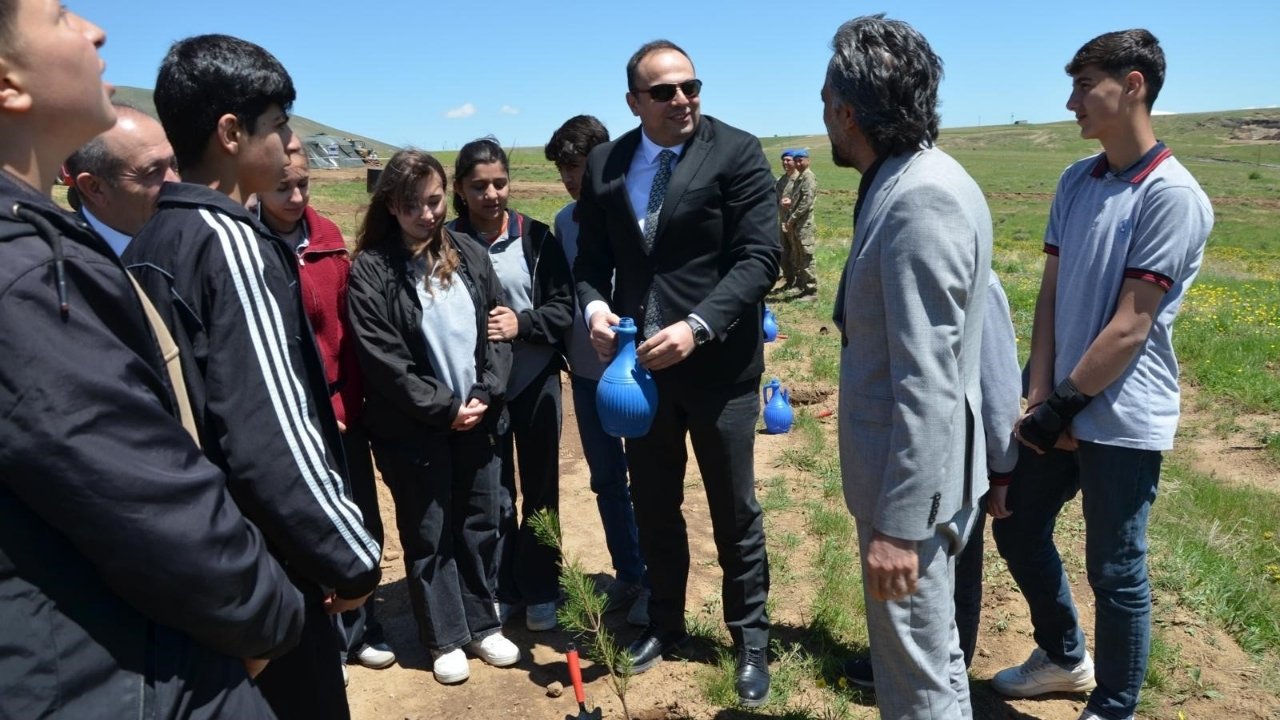 Bitlis’te fidanlar toprakla buluştu