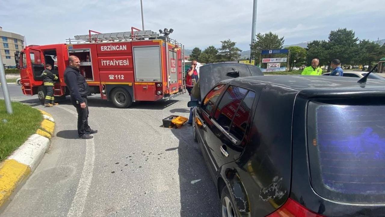 Erzincan’da seyir halindeki araç yandı