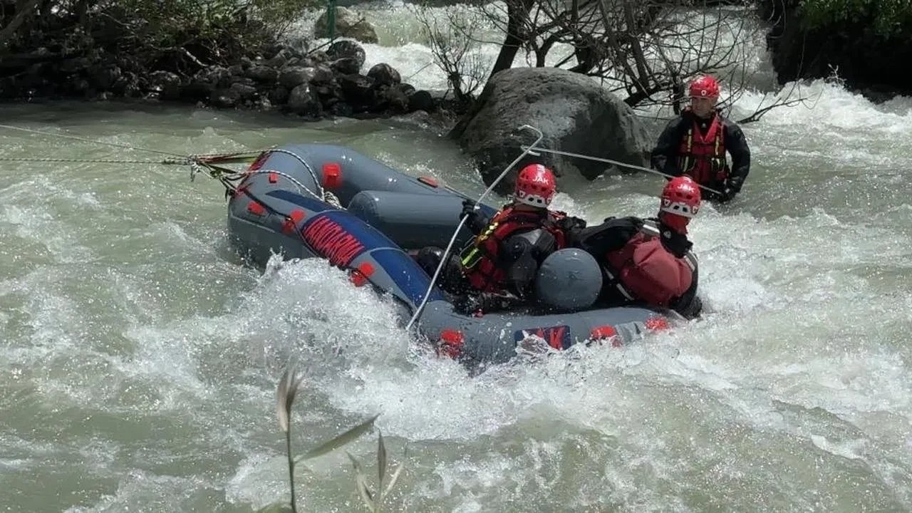 Hakkari’de dereye düşen 16 yaşındaki İbrahim’den 9 gündür haber yok