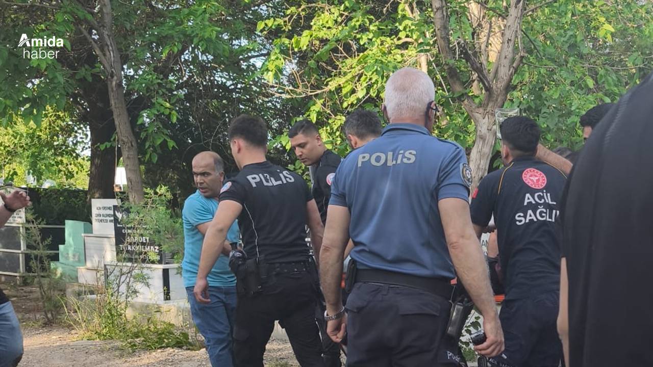 Diyarbakır’da annesinin mezarında kafasına sıktı