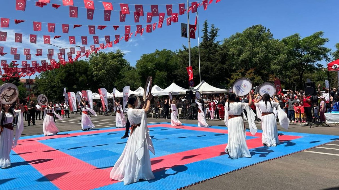 Diyarbakır’da Kürtçe müzik eşliğinde 19 Mayıs kutlaması