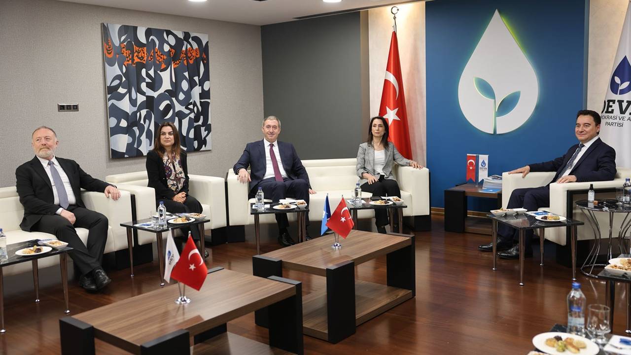 DEM’den fesih ve Öcalan görüşmesi sonrası siyasi parti turu