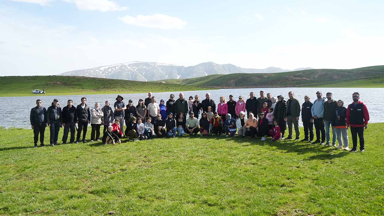Muş’ta doğaseverlerden yürüyüş etkinliği