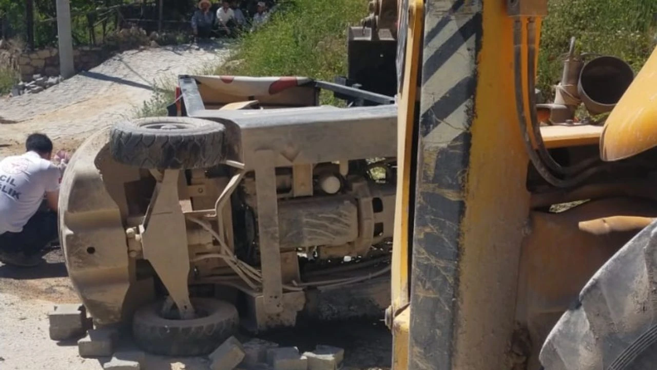 Mardin'de devrilen forkliftin altında kalan sürücü öldü