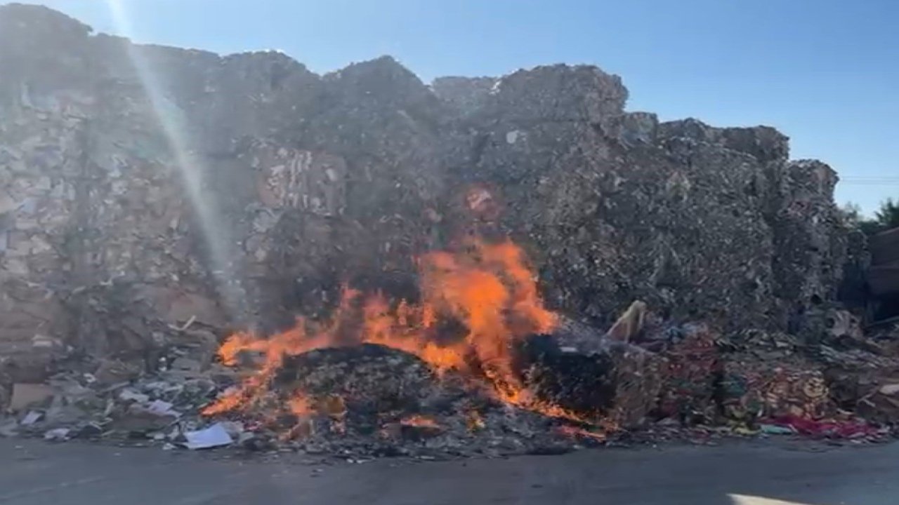 Kahramanmaraş'ta kağıt fabrikasında yangın