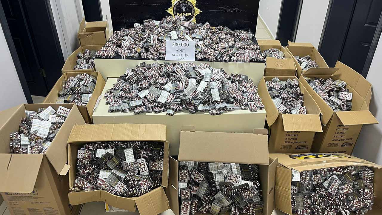 Mersin'de 280 bin adet uyuşturucu hap ele geçirildi