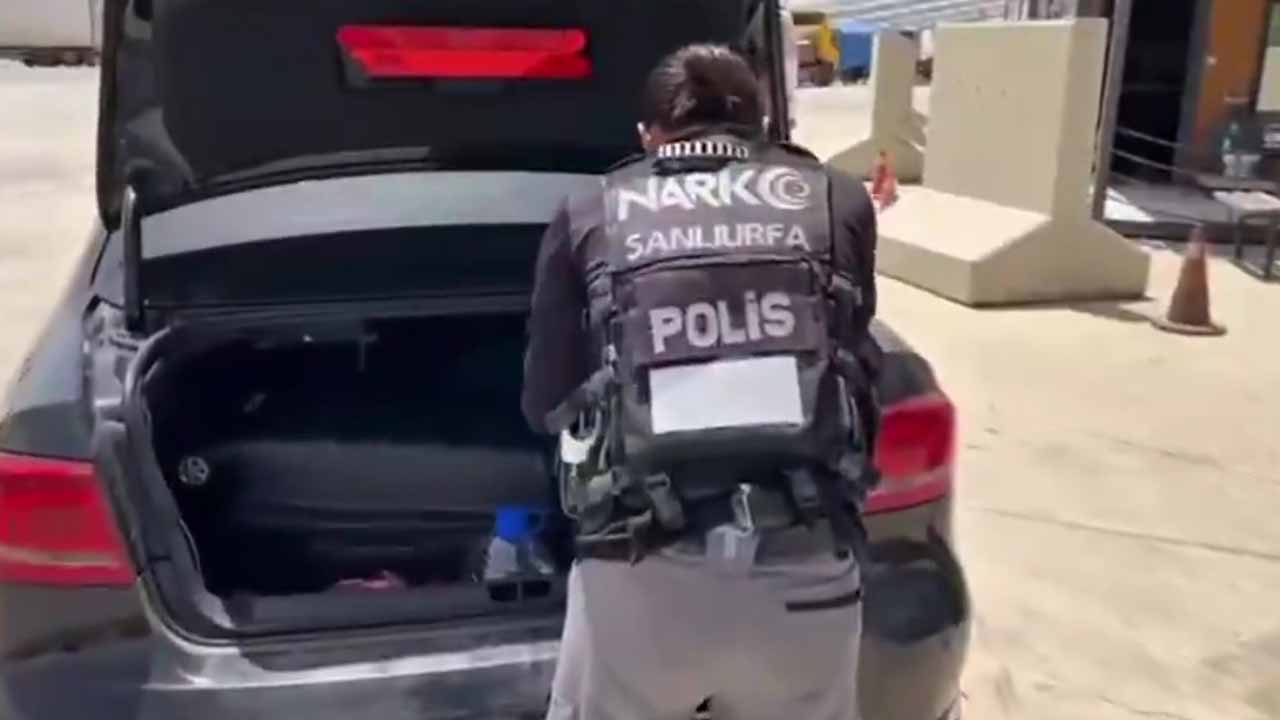 Şanlıurfa'da araca zulalanmış 5 kilo uyuşturucu ele geçirildi