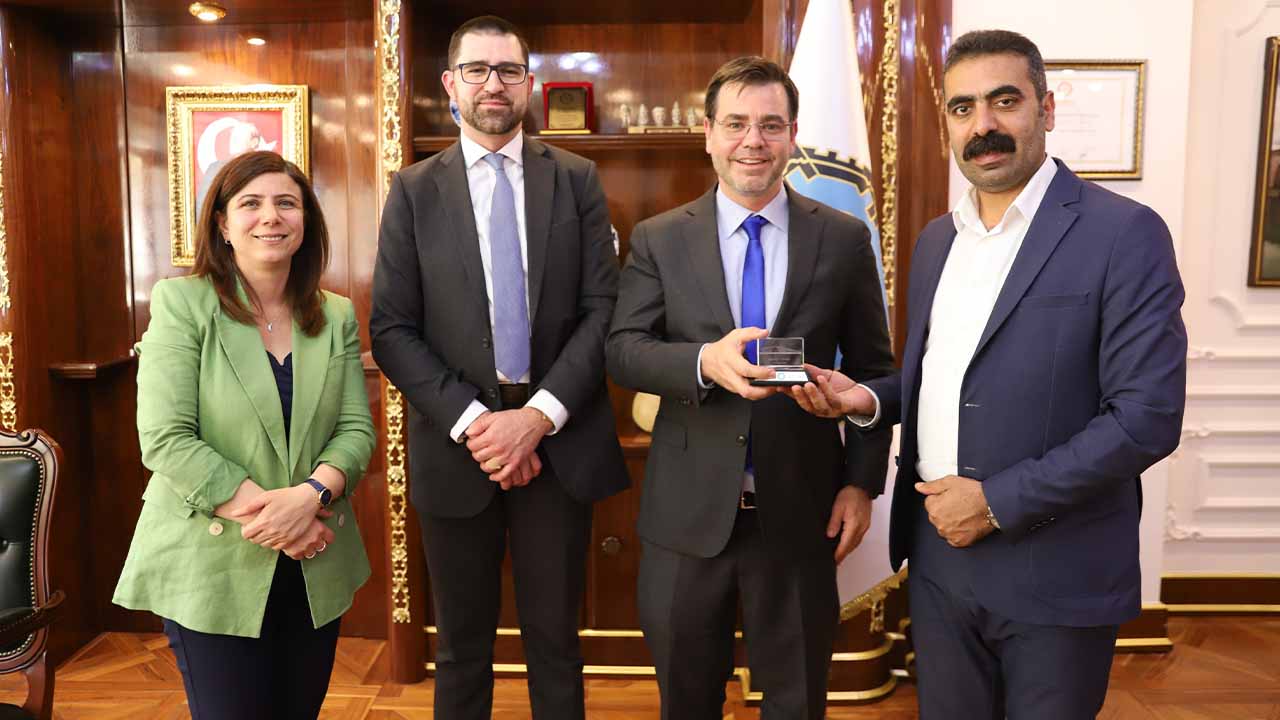 ABD’li diplomatlardan Diyarbakır Büyükşehir’e ziyaret