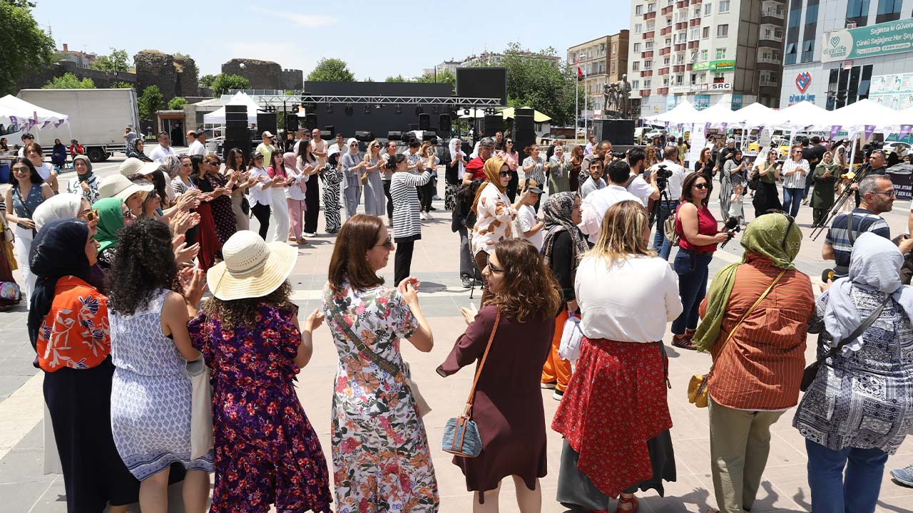 Diyarbakır’da kadın buluşması başladı