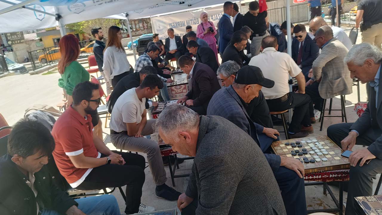 Van’da ‘Dama Turnuvası’ başladı