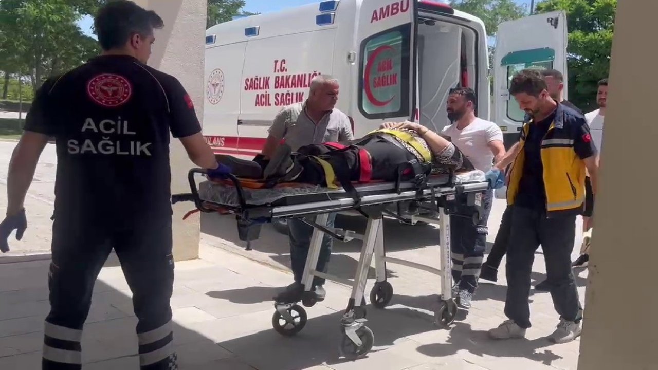 Adıyaman'da Yyolcu otobüsü ile otomobil çarpıştı: 1 yaralı