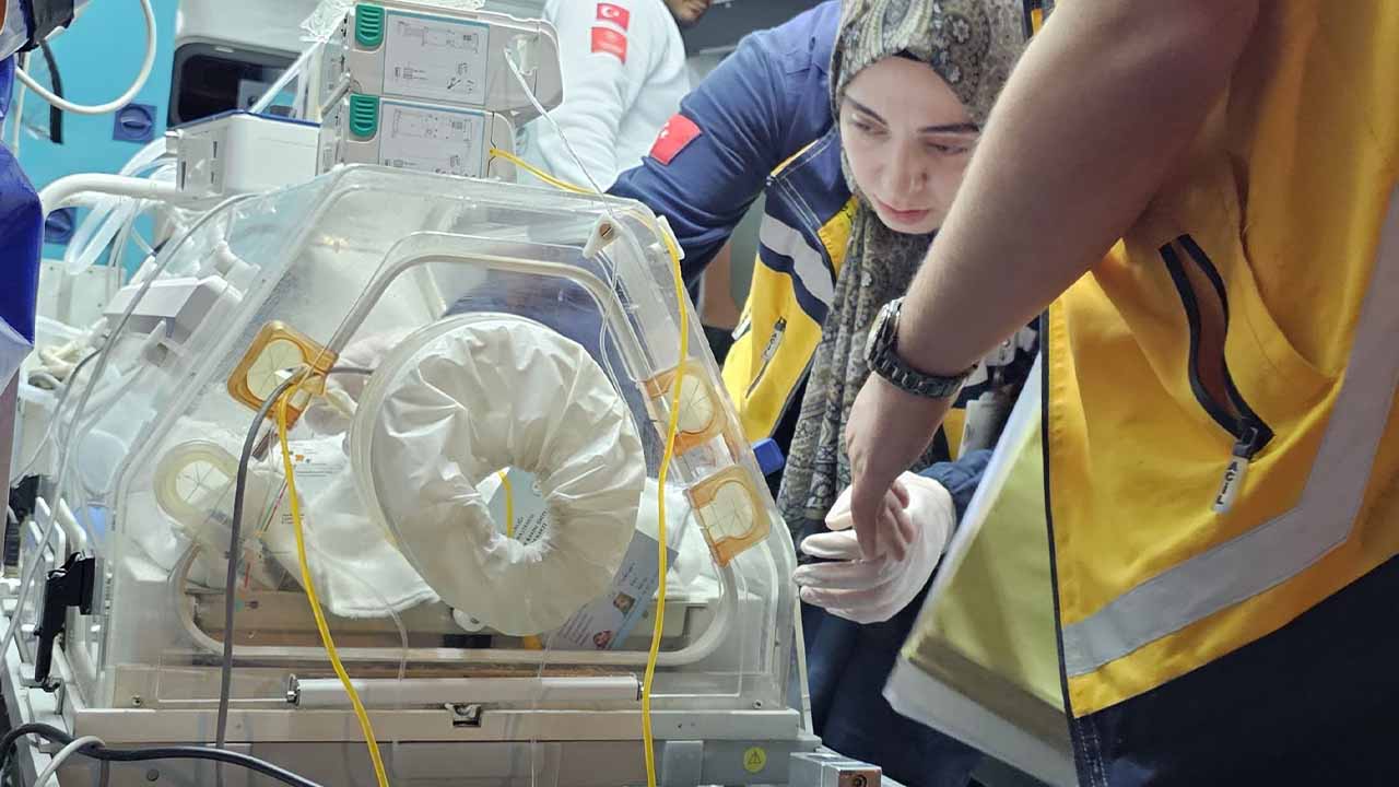 Muş'ta ambulans uçak yenidoğan bebek için havalandı