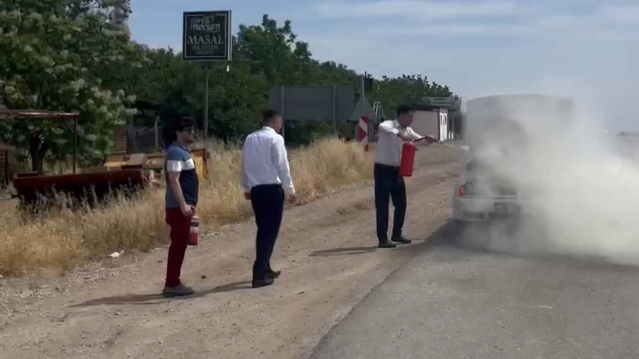 Siirt’te otomobil yangını: Otobüs şoförleri müdahale etti