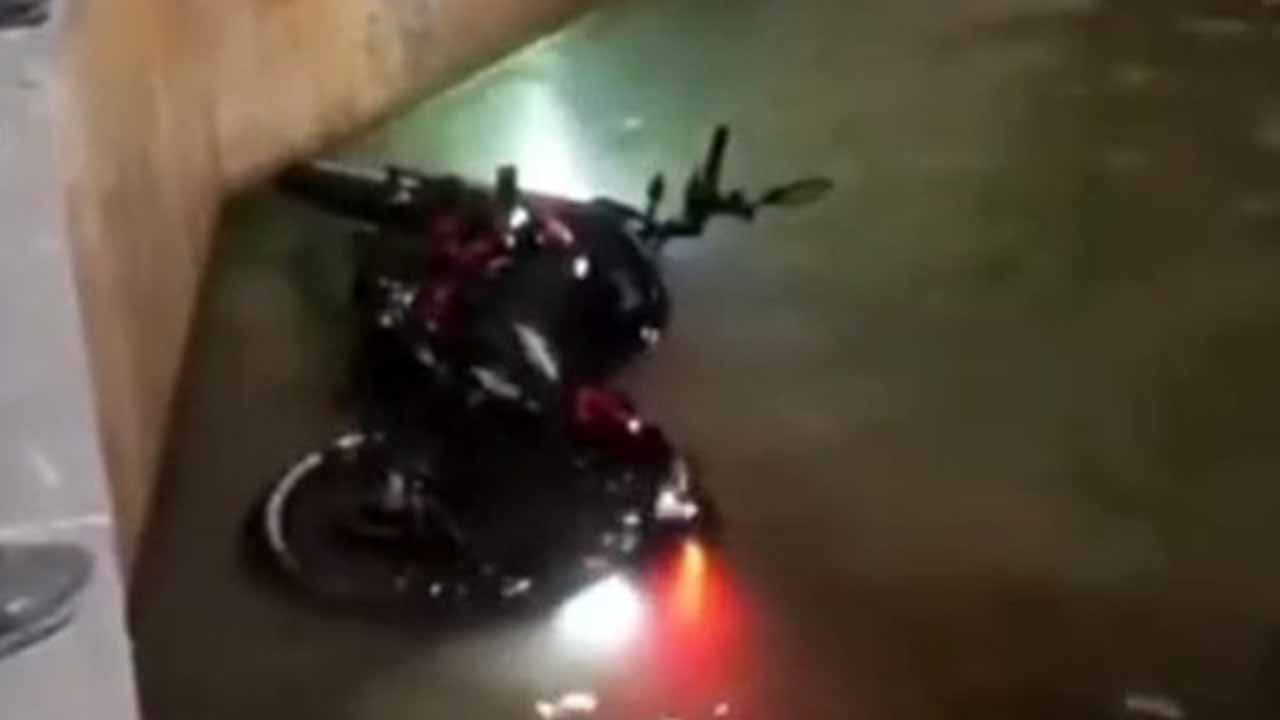 Şanlıurfa’da motosikletiyle birlikte Balıklıgöl'e düşen kişi kurtarıldı